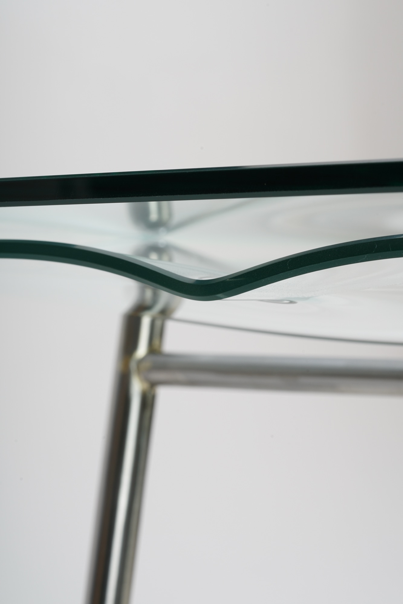 sensitive surface — liquid-filled table registering vibrations